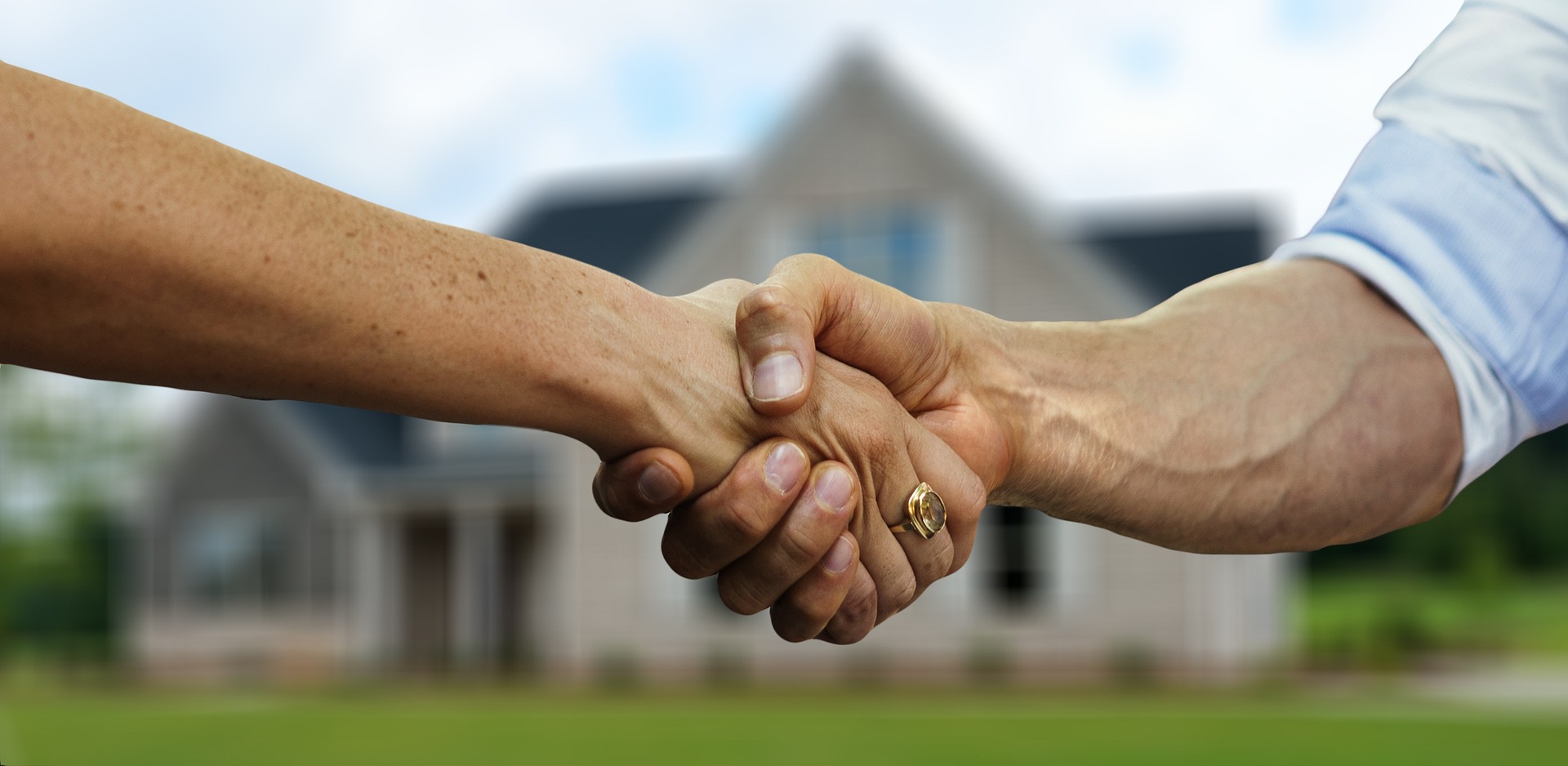 Wertgutachten, Baufinanzierung, Immobilienversicherung rund um Wohnungen, Wohn- oder oder Gewerbeimmobilien aus einer Hand!